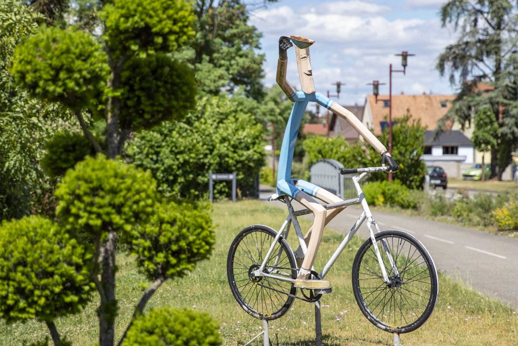 cycliste sculpture métal ville Ensisheim